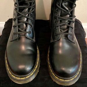 Doc Martens “like new” Size 8 no scuffs or scratches